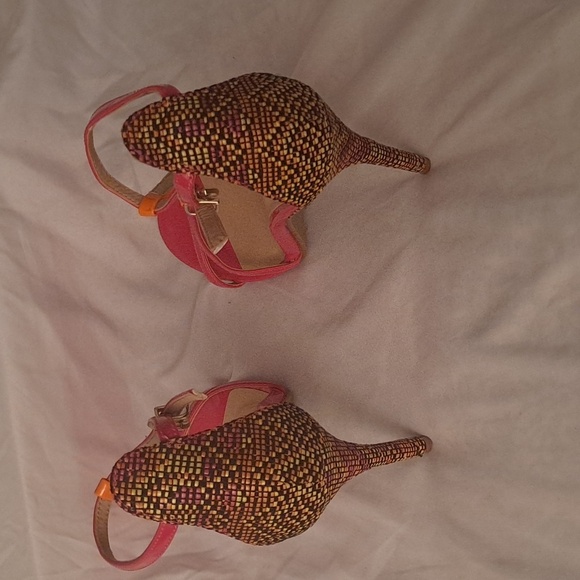 Women Multi-Color High Heel Sandles - apprx. 4 1/2" Heel - Like New - Picture 3 of 3